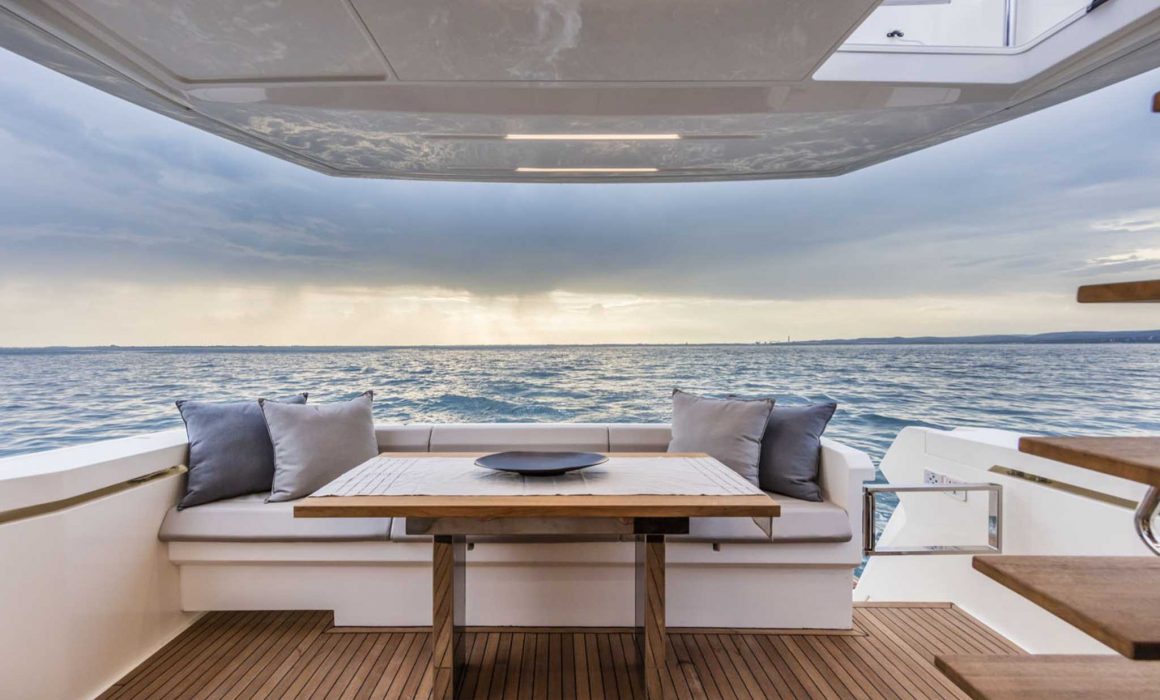Ferretti Yachts 450 main deck