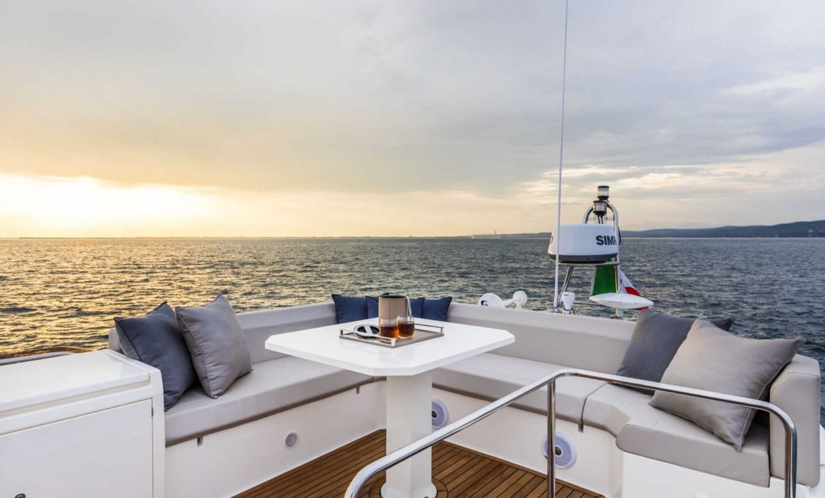 Ferretti Yachts 450 sun deck