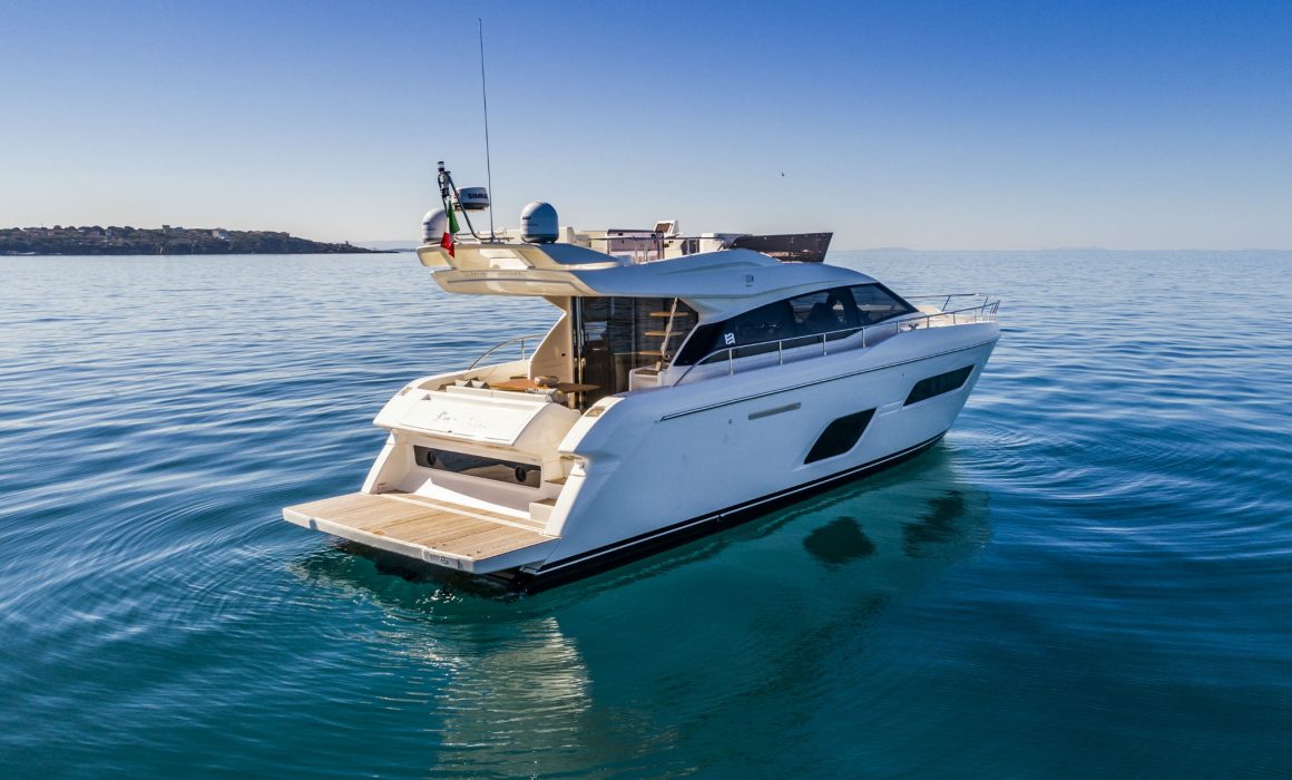Ferretti Yachts 550 cruising