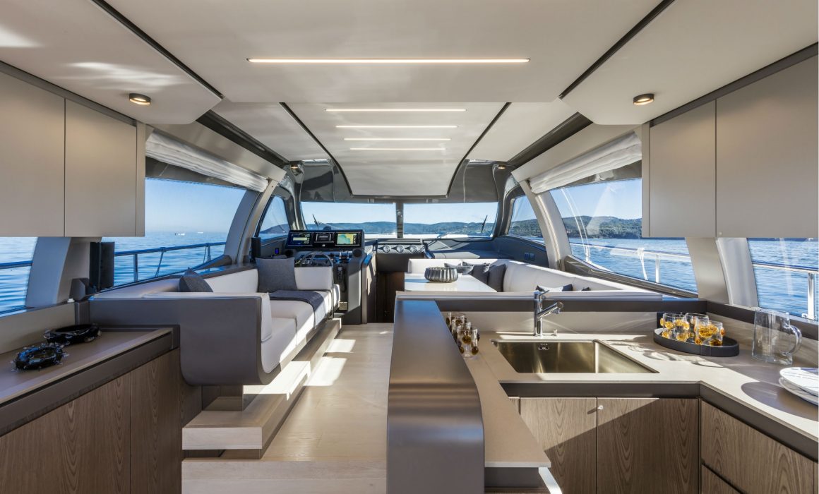 Ferretti Yachts 550 main deck