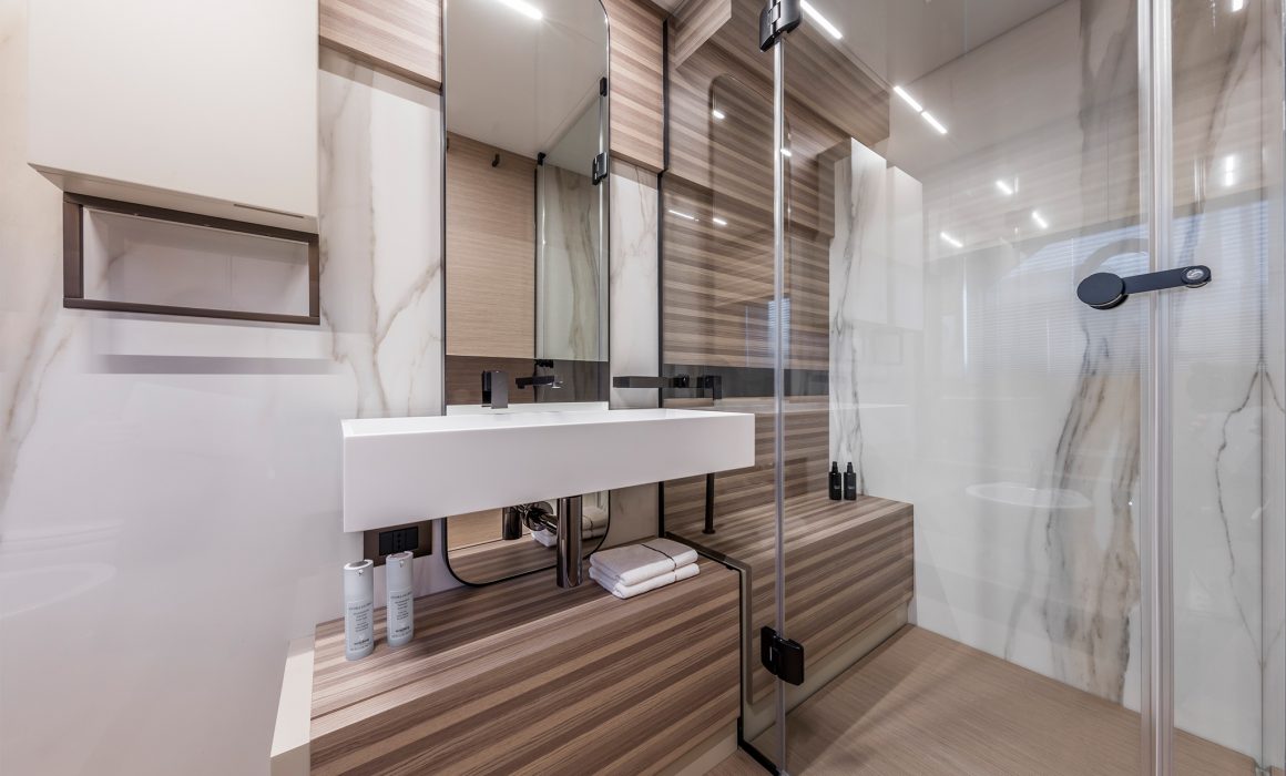 Ferretti Yachts 670 lower deck