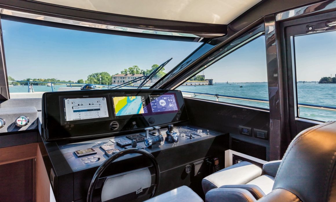 Ferretti Yachts 670 main deck