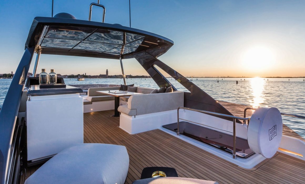 Ferretti Yachts 670 sun deck
