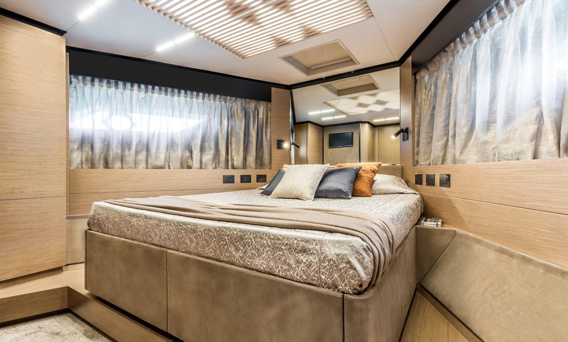 Ferretti Yachts 780 lower deck