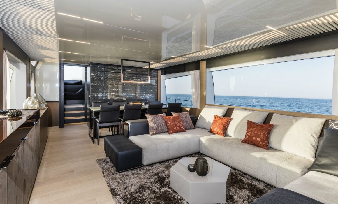 Ferretti Yachts 780 main deck