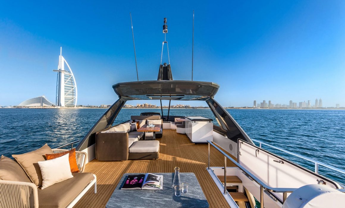 Ferretti Yachts 780 sun deck