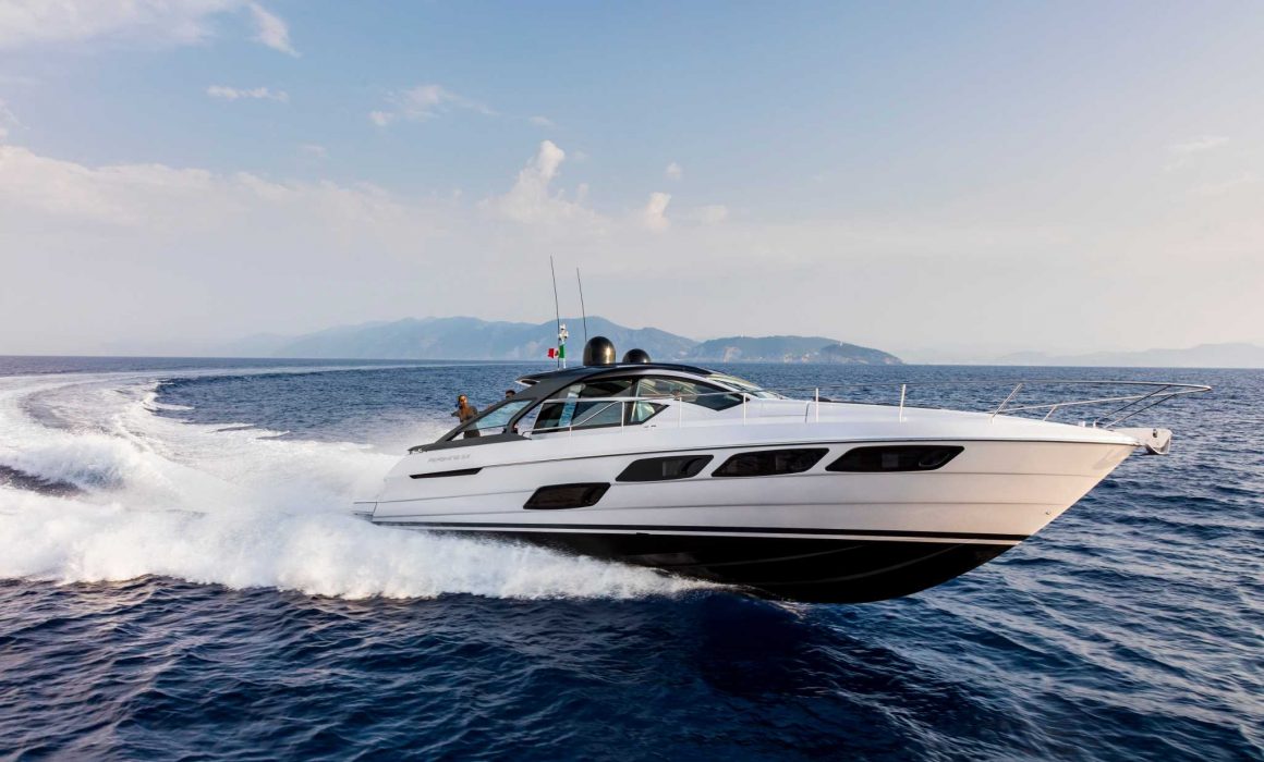 Pershing 5x cruising