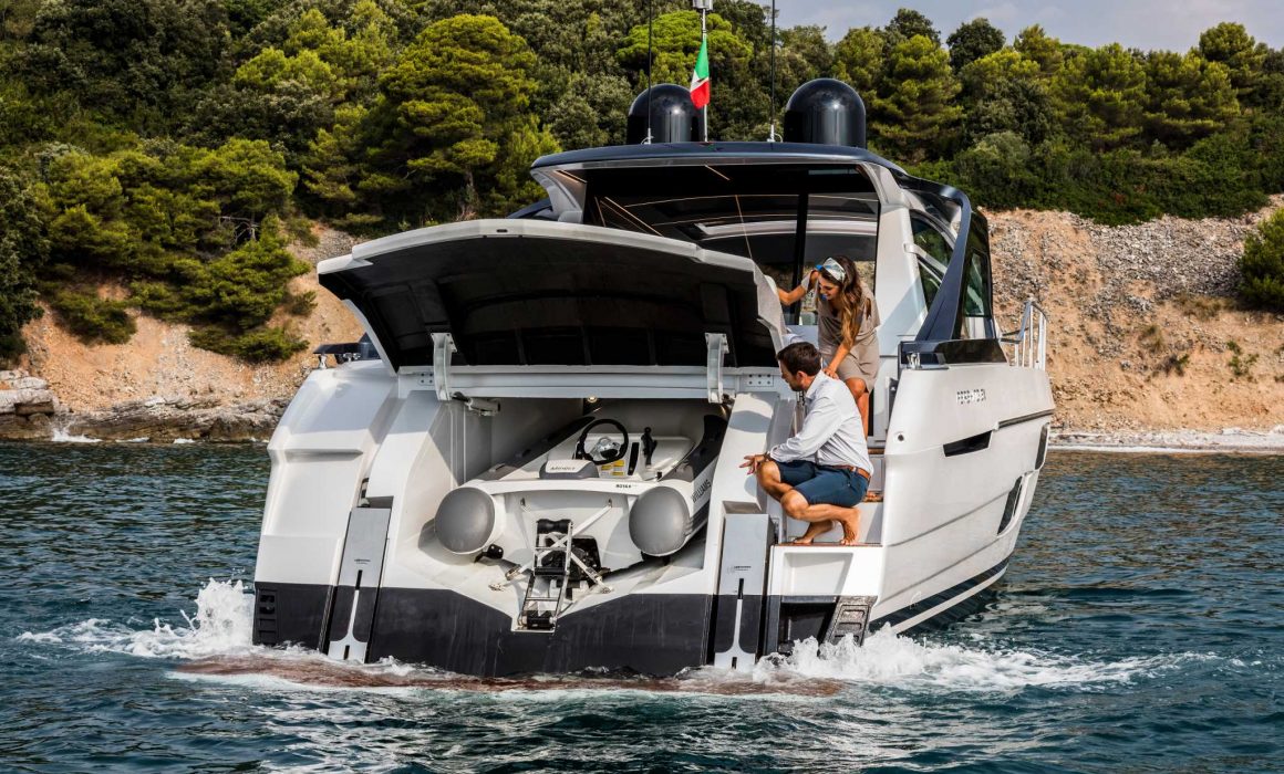 Pershing 5x cruising