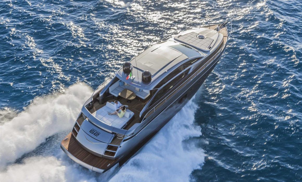 Pershing 62 cruising