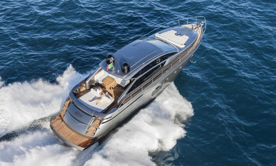 Pershing 62 cruising