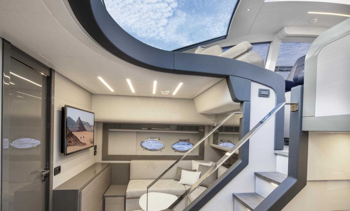 Pershing 62 lower deck