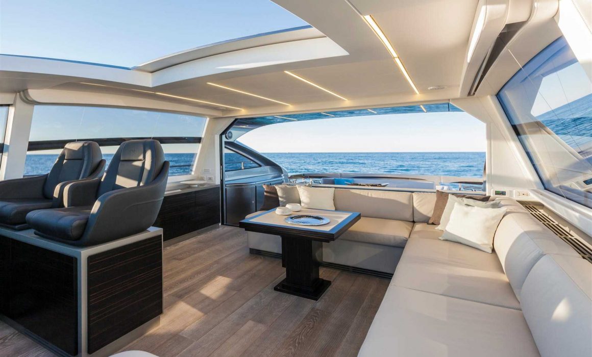 Pershing 62 main deck