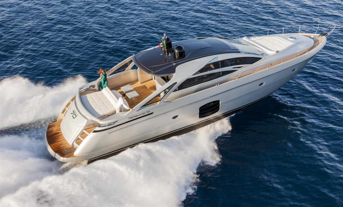 Pershing 70 cruising