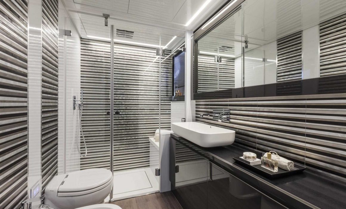 Pershing 70 lower deck