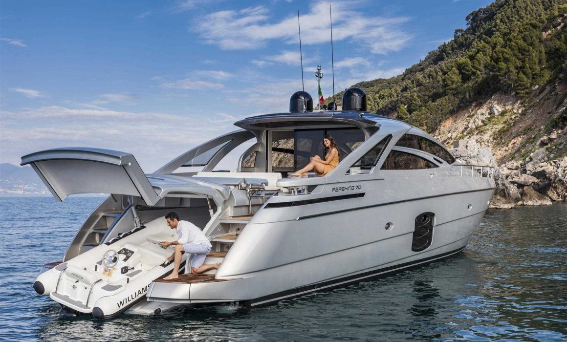 Pershing 70 sun deck