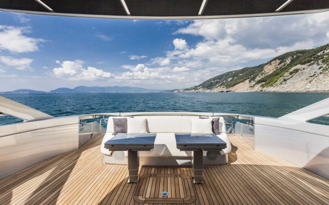 Pershing 70 sun deck