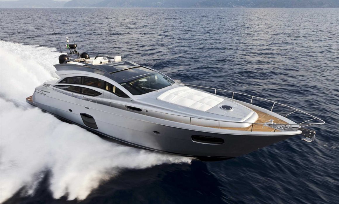 Pershing 74 cruising