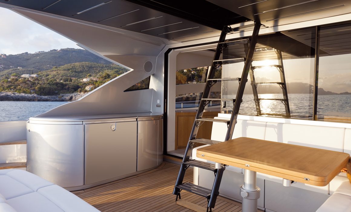 Pershing 74 main deck