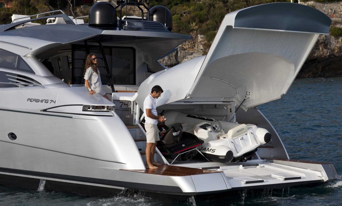 Pershing 74 sun deck