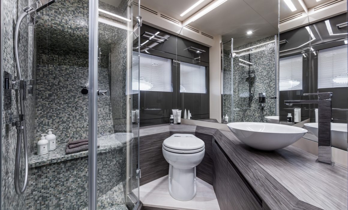 Pershing 82 lower deck