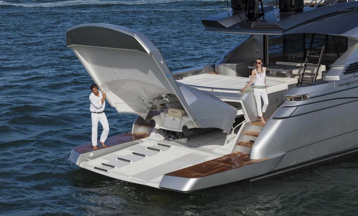 Pershing 82 sun deck