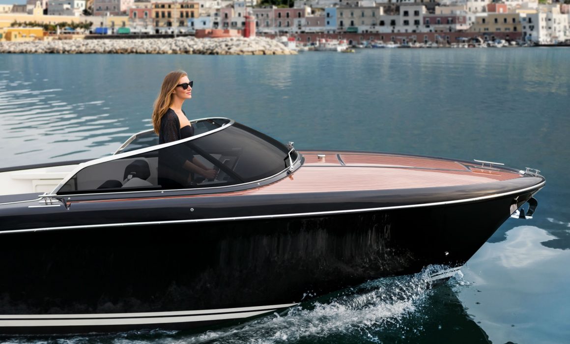 Riva Iseo cruising